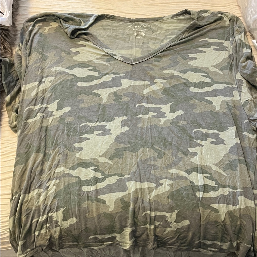 Aerie V-Neck Camouflage Short Sleeve Tee - Olive Camo